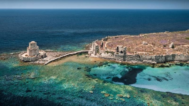 Kalamata ser ni borgen i Methoni